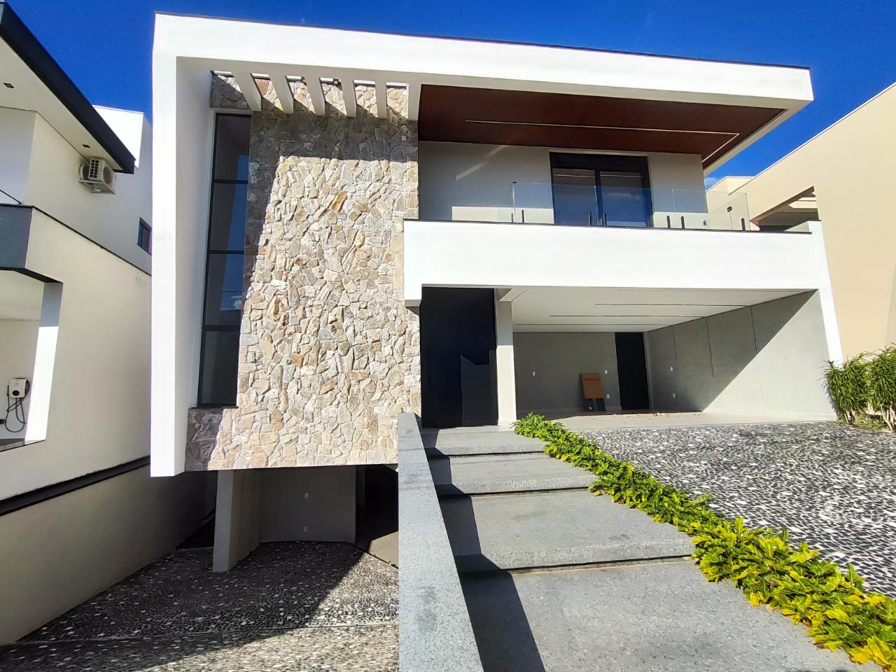 Casa Residencial - Condomínio Morro Azul II